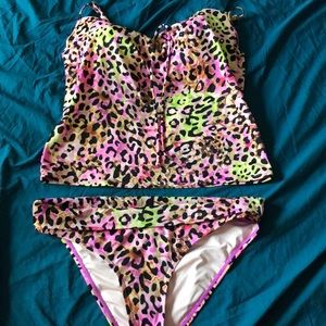 Victoria’s Secret tankini bathing suit